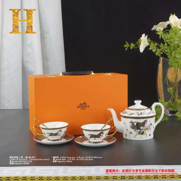 Hermès Cheval d'Orient Platter with Box in Porcelain